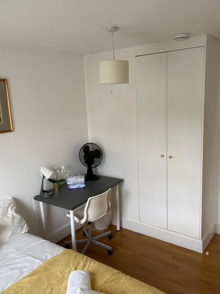 Lovely Private In Euston, Alloggio in famiglia *