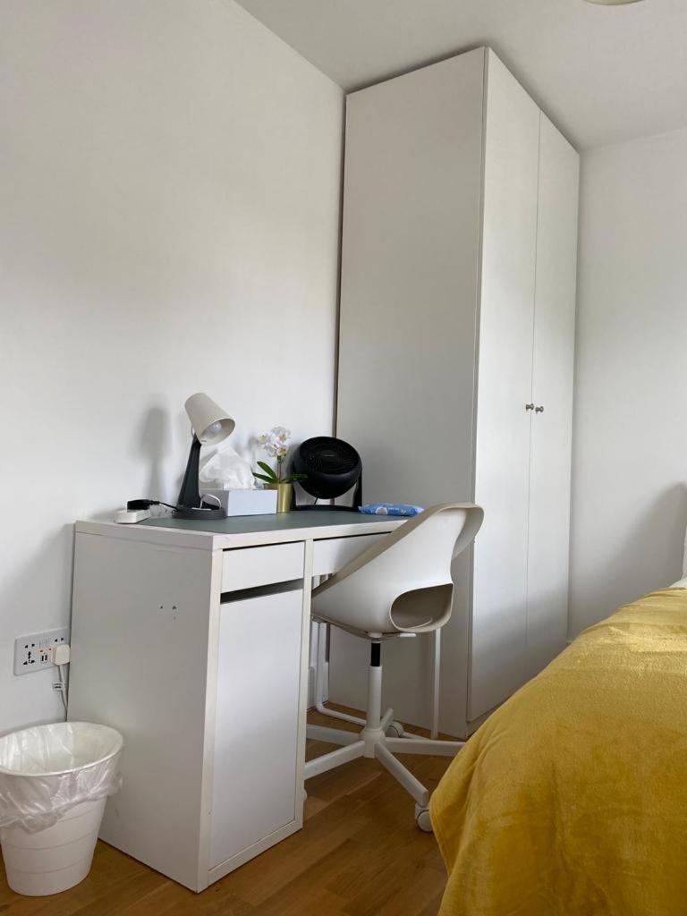 Lovely Private In Euston, * Londra